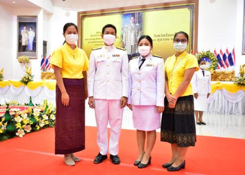 พิธีทำบุญตักบาตร พิธีวางพวงมาลาและพิธีถวายบังคม เนื่องในวันคล้ายวันสวรรคต พระบาทสมเด็จพระบรมชนกาธิเบศร มหาภูมิพลอดุลยเดชมหาราช บรมนาถบพิตร