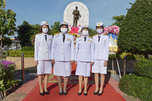พิธีถวายพวงมาลาสักการะพระบรมราชานุสาวรีย์ พระบาทสมเด็จพระจุลจอมเกล้าเจ้าอยู่หัว เนื่องในวันคล้ายวันสวรรคตพระบาทสมเด็จพระจุลจอมเกล้าเจ้าอยู่หัว “วันปิยมหาราช”