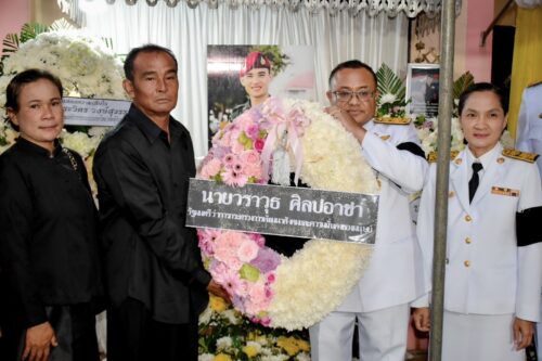 รมว.พม. มอบพวงหรีดแสดงความอาลัย “สิบเอก จิรายุ สิงห์อ้น”  ทหารกล้าผู้เสียสละจากเหตุการณ์ชายแดนไทย–กัมพูชา